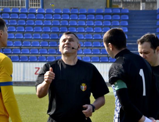 Los árbitros del partido "Academia" - "Sheriff"