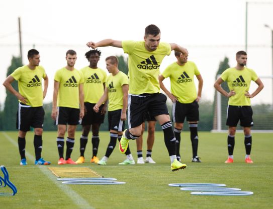 Maxim  Jurcu y Andrei Yuri Novikov antes del partido con "Speranta"