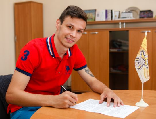 Nuevo jugador de "Sheriff"  ,  el centrocampista croata Ivan Crnov