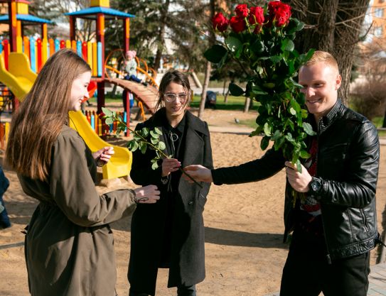 Sun, Spring, Flowers - This is a Holiday