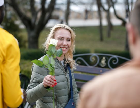 Des roses pour les jolies femmes de Tiraspol