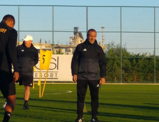 Los entrenadores participan