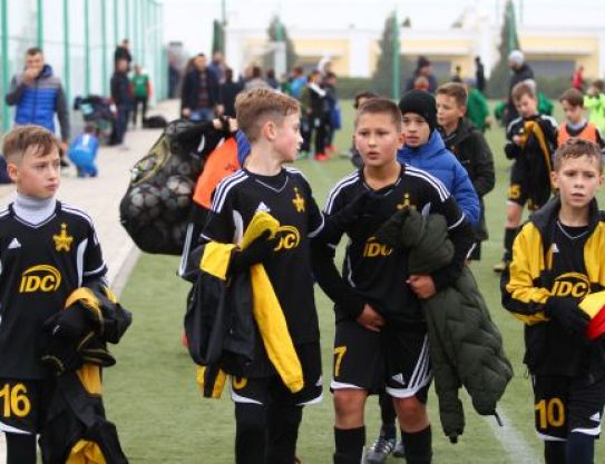 Learning to play football