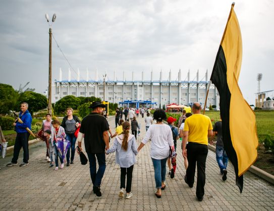 Mergem cu totii la fotbal