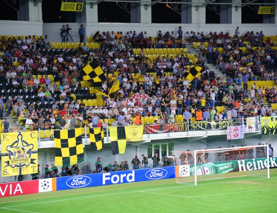 Meeting with supporters and introduction of the team's new players